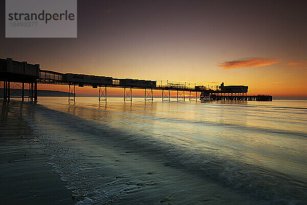 Sandown Pier bei Sonnenaufgang  Isle of Wight  England  Vereinigtes Königreich  Europa