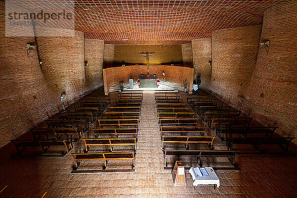 Innenraum der Kirche von Atlantida (Kirche Christi des Arbeiters und Unserer Lieben Frau von Lourdes)  ein Werk des Ingenieurs Eladio Dieste  UNESCO-Weltkulturerbe  Departement Canelones  Uruguay  Südamerika