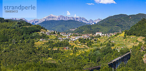 Apuane-Berge  Lucca-Aulla-Bahn  Poggio  Garfagnana  Toskana  Italien  Europa