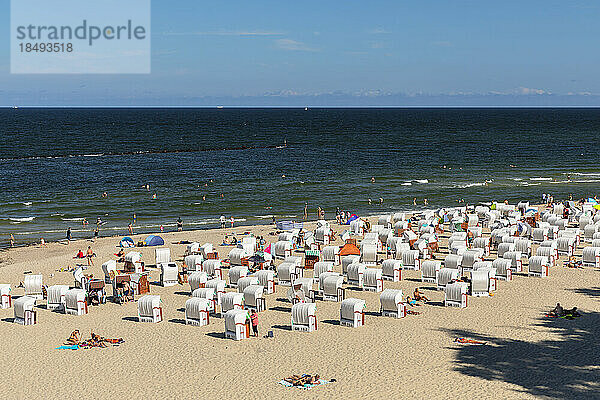 Strandkörbe am Strand von Sellin  Insel Rügen  Ostsee  Mecklenburg Vorpommern  Deutschland  Europa