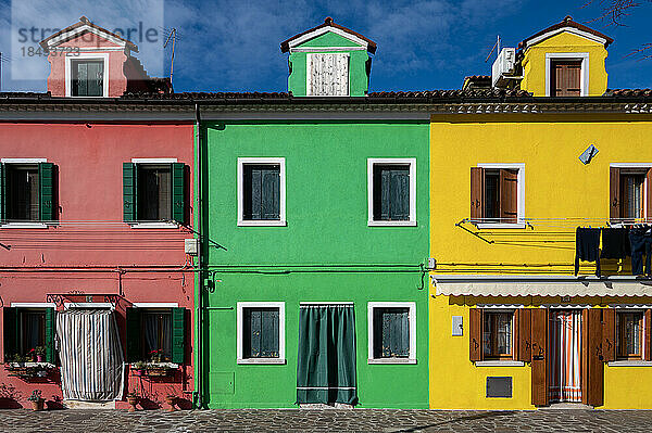 Bunte Häuser  bunte Hausfassaden  Insel Burano  Venedig  UNESCO-Weltkulturerbe  Venetien  Italien  Europa