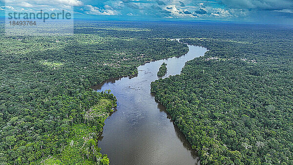 Luftaufnahme des Suriname-Flusses bei Pokigron  Suriname  Südamerika