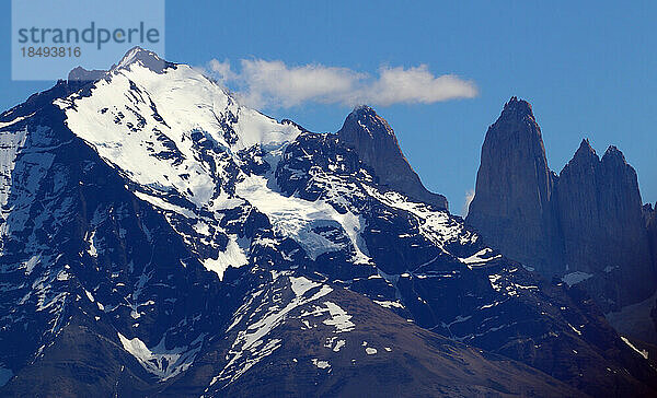 Torres und Cuernos  Torres del Paine National Park  Patagonien  Chile  Südamerika