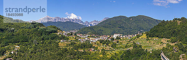 Apuane Berge  Poggio  Garfagnana  Toskana  Italien  Europa