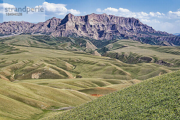 Landschaft entlang des At-Bashy-Gebirges  Region Naryn  Kirgisistan  Zentralasien  Asien