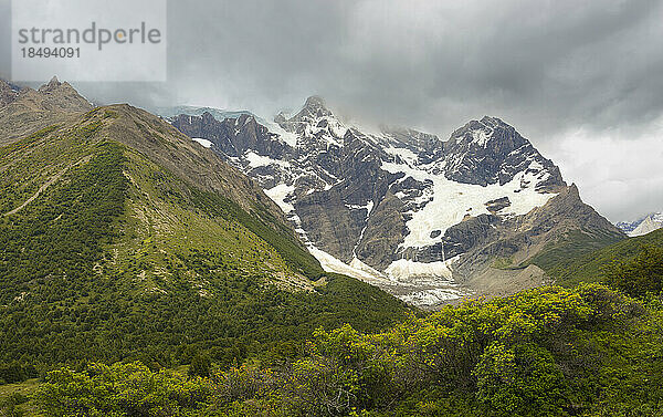 Der Berg Paine Grande im French Valley  Nationalpark Torres del Paine  Patagonien  Chile  Südamerika