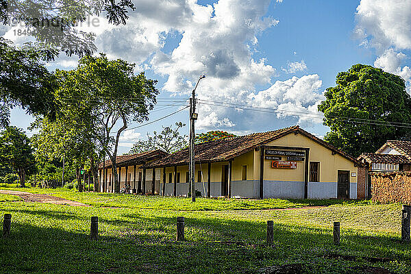 Kolonialhäuser  Missionskirche Santa Ana de Velasco  Jesuitenmissionen von Chiquitos  UNESCO-Weltkulturerbe  Departement Santa Cruz  Bolivien  Südamerika