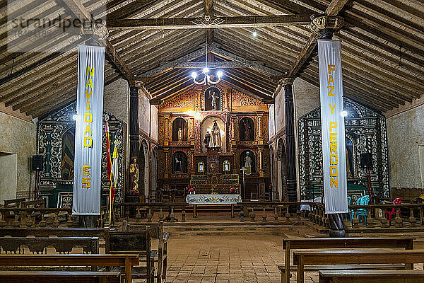 Innenraum der Missionskirche Santa Ana de Velasco  Jesuitenmissionen von Chiquitos  UNESCO-Weltkulturerbe  Departement Santa Cruz  Bolivien  Südamerika