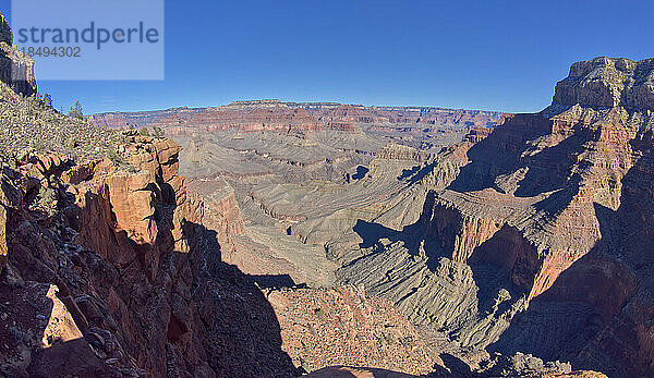 Blick auf den Hermit Canyon von der Ostseite des Yuma Point am Grand Canyon Arizona entlang des Boucher Trail mit dem Pima Point oben rechts  Grand Canyon National Park  UNESCO Weltkulturerbe  Arizona  Vereinigte Staaten von Amerika  Nordamerika