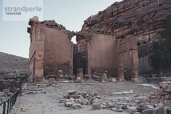Qasr al-Bint-Tempel in der antiken Nabatäerstadt  Petra  UNESCO-Weltkulturerbe  Jordanien  Naher Osten