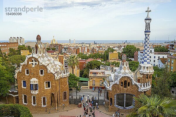 Buntes Mosaik  Park Güell  Parkanlage von Antoni Gaudi  Barcelona  Katalonien  Spanien  Europa