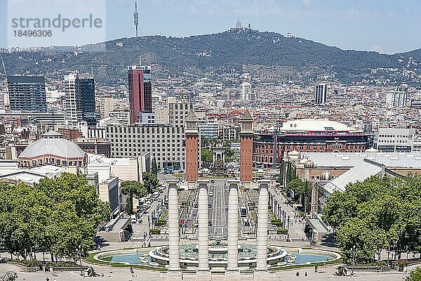 Ausblick auf den Magischen Springbrunnen von Montjuïc  Venezianische Türme und Placa dEspanya  Montjuïc  Barcelona  Katalonien  Spanien  Europa