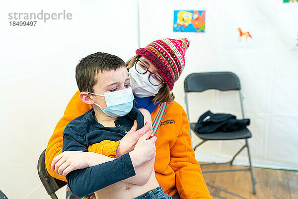 Impfung von 5- bis 11-Jährigen in einem Impfzentrum im Val-de-Marne.