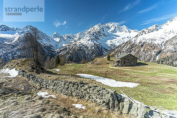 Alpe Oro und Monte Disgrazia im Frühling  Valmalenco  Lombardei  Italien