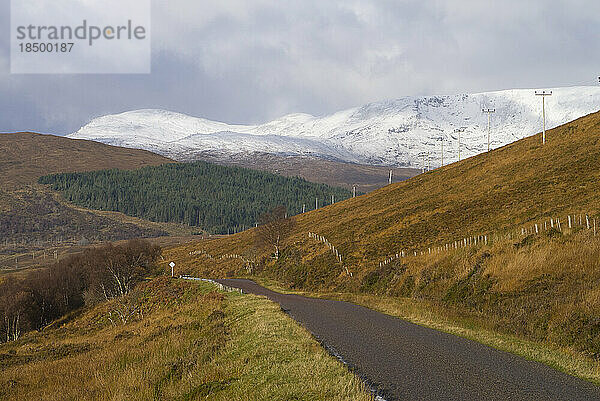 Winterlandschaft im Nordwesten von Sutherland  Schottland  Vereinigtes Königreich