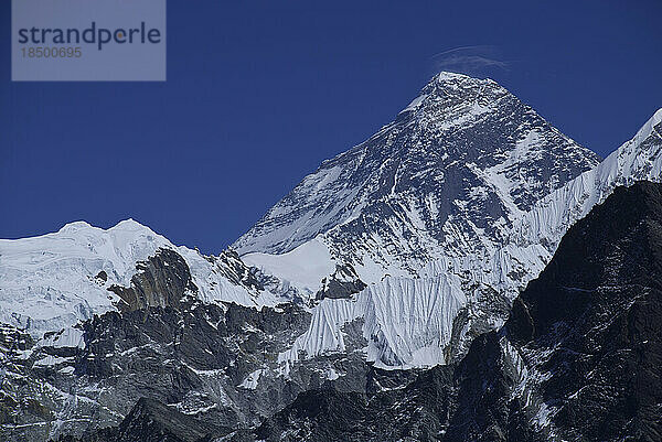 Der Gipfel des Mount Everest im Khumbu-Himalaya von Nepal