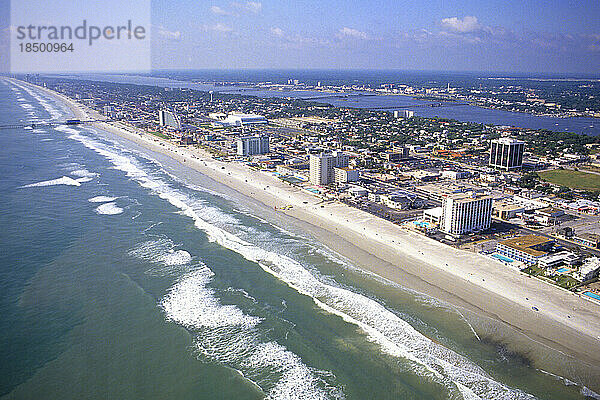 Luftaufnahme des berühmtesten Strandes der Welt  Daytona Beach  Florida
