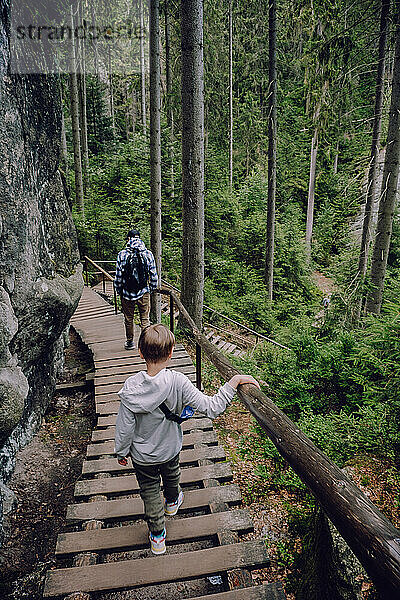 Vater und Sohn bei Adrspach-Teplice Rocks  Natur