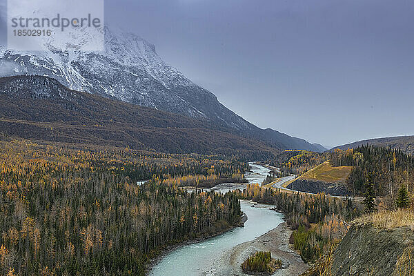 Blick auf das Tal vom Glenn Highway in Alaska