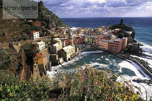 Wunderschönes Dorf Vernazza in der Region Cinque Terre in Italien am Meer