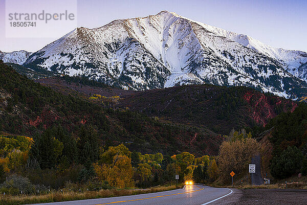 Mt. Sopris ragt über dem Highway auf