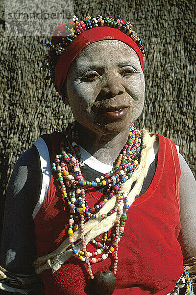 Südafrika-Zulu-Frauenporträt-Stamm