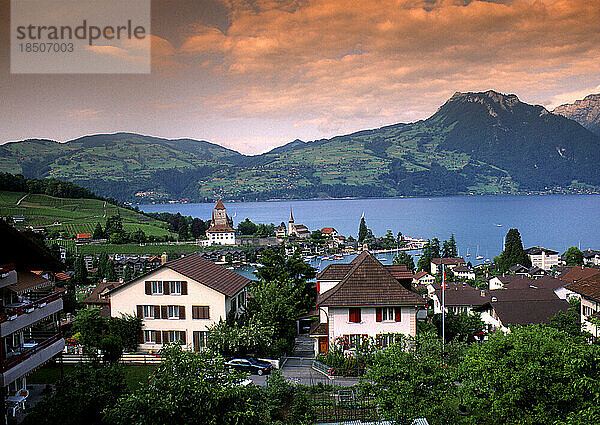 Leben in der Schweiz Bunte Stadt Spiez Thunersee
