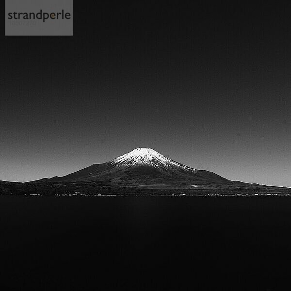 Berg Fuji vom Yamanaka-See  Präfektur Yamanashi  Japan