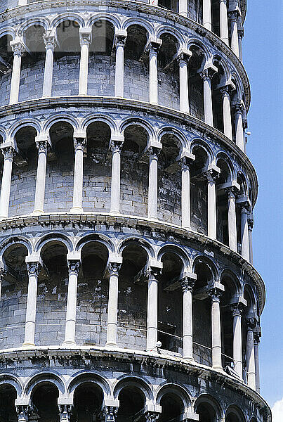 Berühmter Schiefer Turm von Pisa Italien aus nächster Nähe