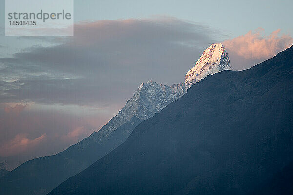 Ama Dablam gehört zu den spektakulären Gipfeln in der Everest-Region Nepals.