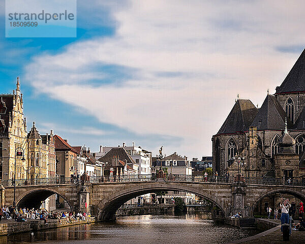 Panoramablick auf die Brücke in Gent