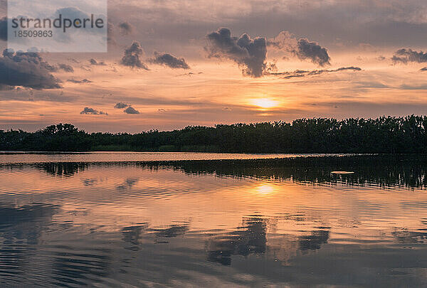 Ein schöner farbenfroher Sonnenaufgang im Everglades-Nationalpark