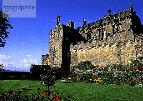 Schottisches Schloss mit Rosengarten Stirling Castle Schottland