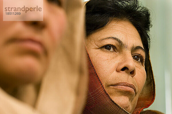 Frau nimmt an einem Business-Trainingsseminar in Kabul teil.