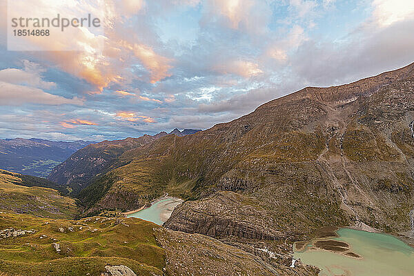 Österreich  Salzburger Land  Blick von der Kaiser-Franz-Josefs-Hohe auf den Stausee Margaritze in der Abenddämmerung