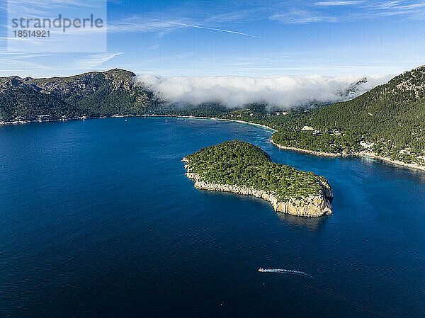 Spanien  Balearen  Port de Pollenca  Luftaufnahme der Insel Illa del Geret und der umliegenden Landschaft