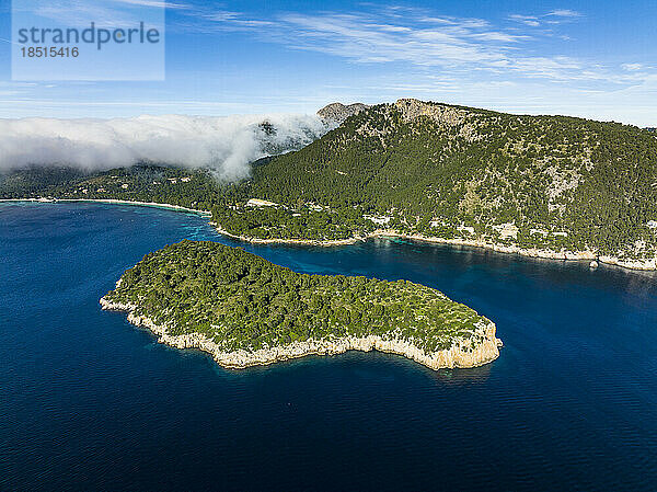 Spanien  Balearen  Port de Pollenca  Luftaufnahme der Insel Illa del Geret und der umliegenden Landschaft