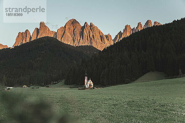 Kirche San Giovanni im Villnösstal  Dolomiten  Italien