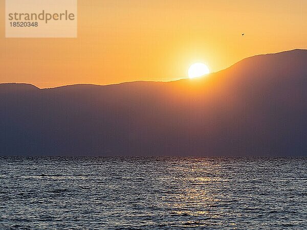 Abendstimmung bei Sonnenuntergang  bei Omisalj  Insel Krk  Bucht von Rijeka  Kroatien  Europa