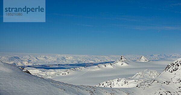 Bergpanorama  Mittivakkat Gletscher  Sermilik Fjord  hinten das Inlandseis  Tasiilaq  Insel Ammassalik  Kommuneqarfik Sermersooq  Ostgrönland  Grönland  Nordamerika