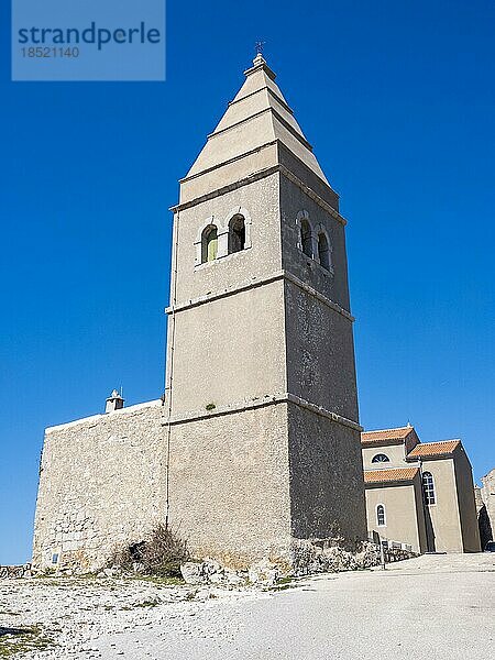 Glockenturm der Pfarrkirche der Heiligen Jungfrau Maria  Lubenice  Insel Cres  Kvarner Bucht  Kroatien  Europa