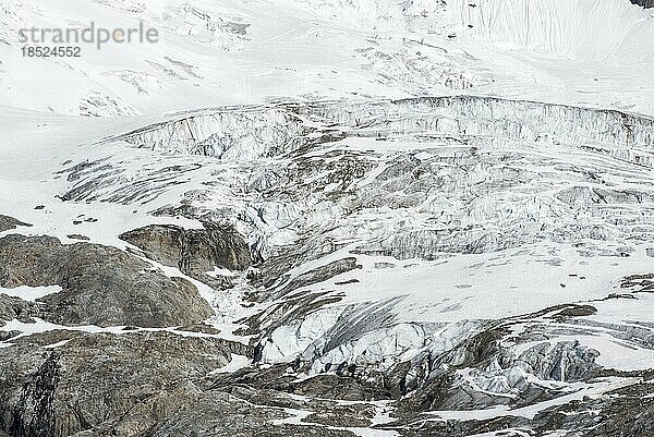 Rückläufiger Gletscher auf der Aiguille des Glaciers im Mont Blanc Massiv im Veny Tal in den italienischen Alpen  Italien  Europa