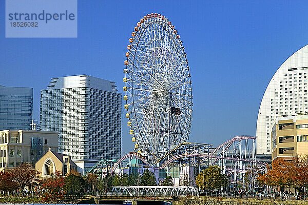 Riesenrad Cosmo Clock 21 in Minato Mirai 21 Yokohama Stadt Kanagawa Japan