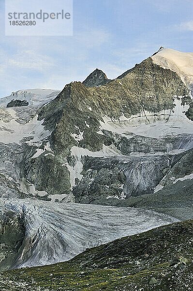 Der Moiry Gletscher im Abendlicht bei Sonnenuntergang in den Penninischen Alpen  Wallis  Schweiz  Europa