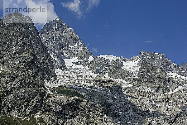 Der Mont Blanc vom Val Ferret Tal aus gesehen  Graue Alpen  Italien  Europa