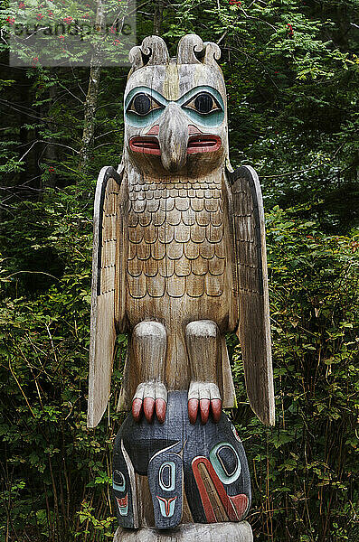 Totempfahl an der Totem Bight Historic Site; Ketchikan  Alaska  Vereinigte Staaten von Amerika