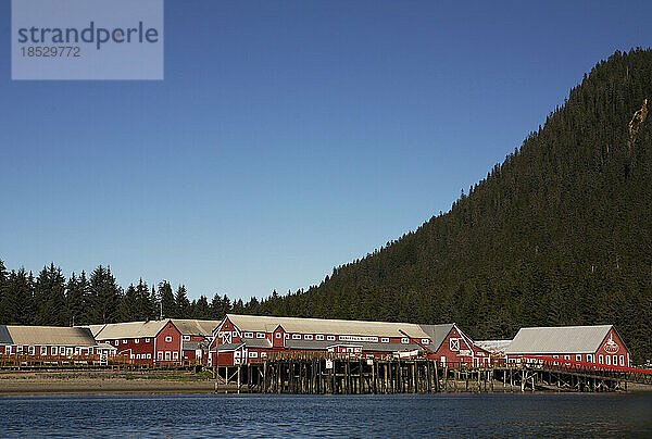 Hoonah Cannery im Dorf Tlinigit auf Chichagof Island  Alaska  USA; Chichagof Island  Alaska  Vereinigte Staaten von Amerika