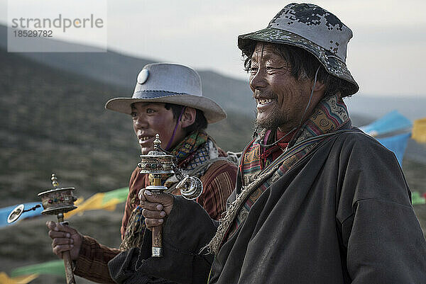 Pilger auf der Kora-Pilgerreise am Berg Kailash; Autonome Region Tibet  Tibet