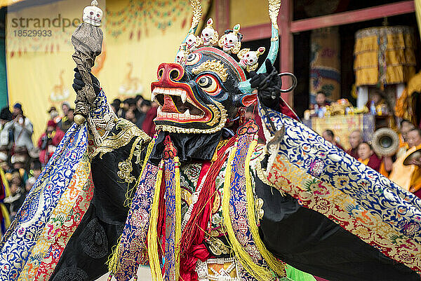 Bunte Maske und Kostüm beim buddhistischen Cham-Tanz; Labrang  Amdo  China