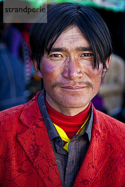 Porträt eines tibetischen jungen Mannes; Lhasa  Tibet